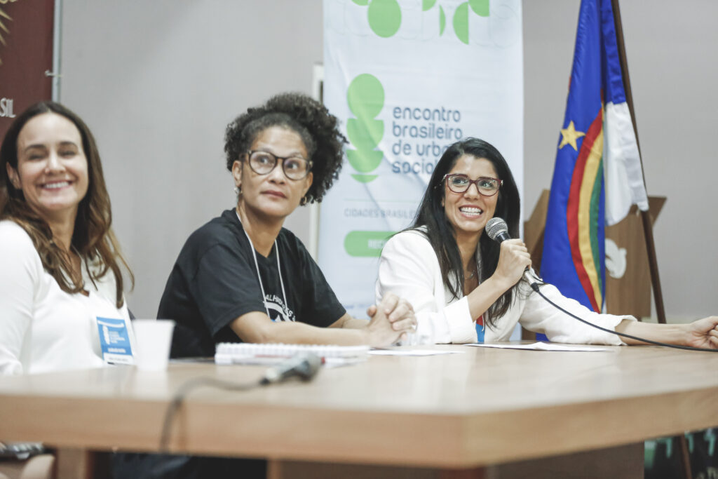 Da esquerda para a direita, Maria Eduarda Médicis, Jô Cavalcanti e Catarina Jucá. 
