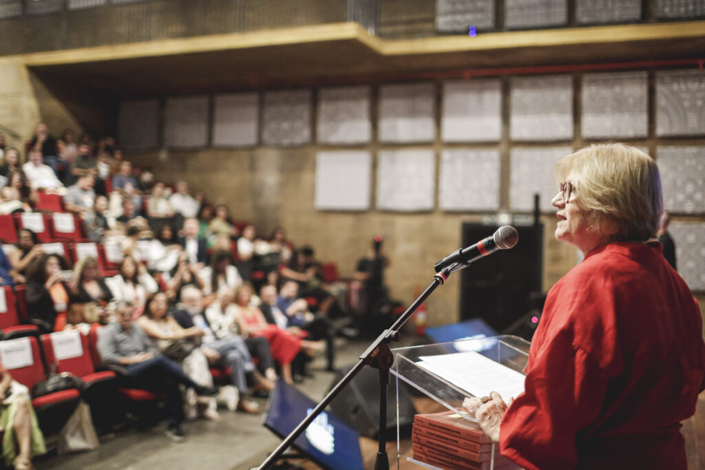 Kátia Mello em seu discurso de abertura para o I Encontro de Urbanismo Social