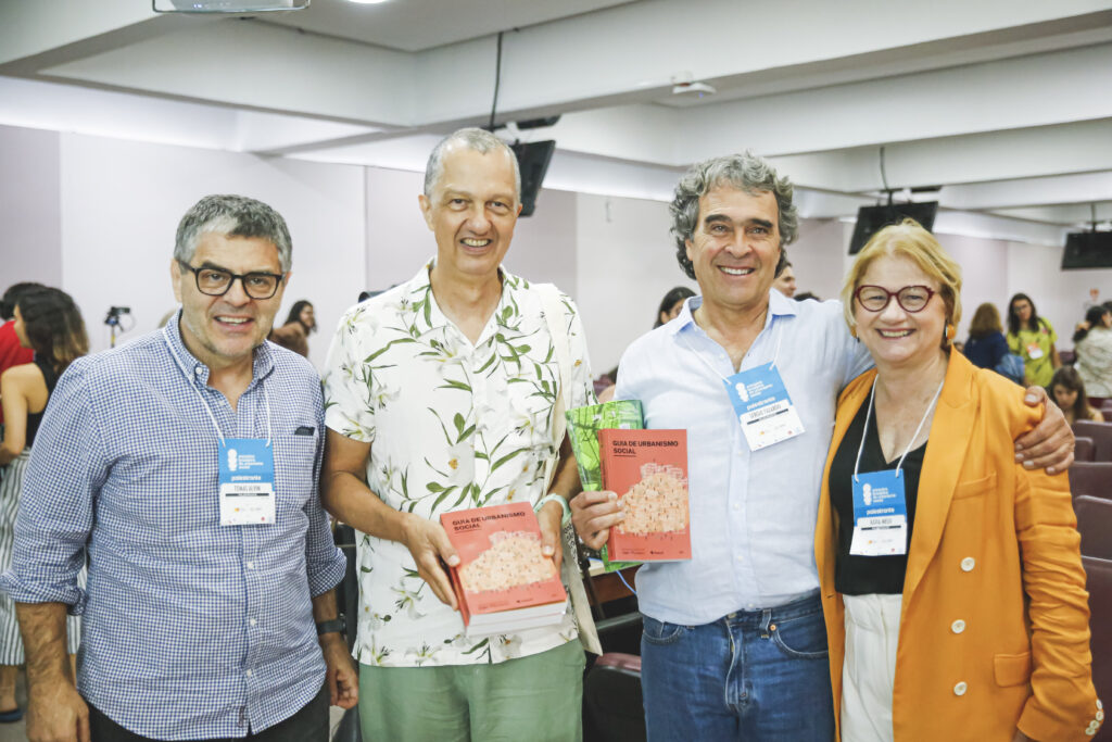 Tomás Alvim, Murilo Cavalcanti, Kátia Mello e Sérgio Fajardo, no segundo dia do Encontro de Urbanismo Social.
